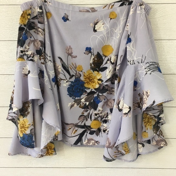 Chelsea 28 Bell sleeve off the shoulder Top - Picture 3 of 7